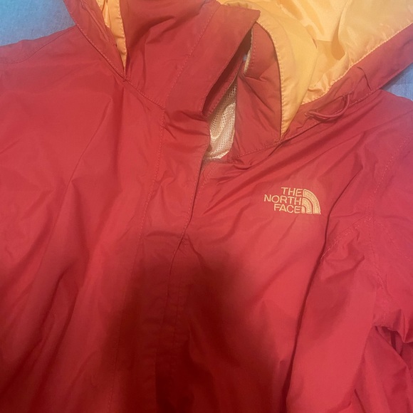 Woman the north face jacket very light for rain and work out. Am selling both - Picture 9 of 12